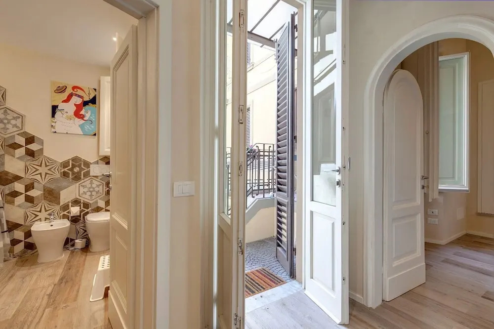 Central Berchet With Terrace and Private Entrance