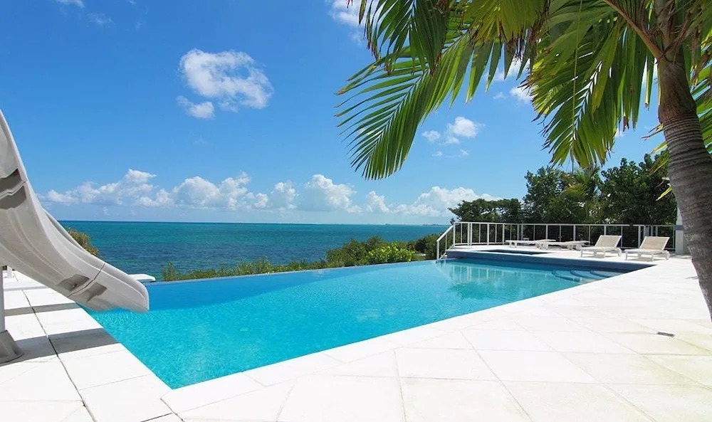 Azure Villa - Four Bedroom Villa