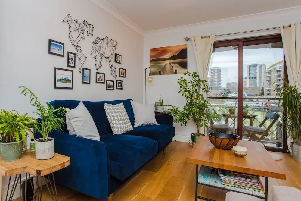 Modern 1 Bedroom Apartment With Balconies And Marina Views