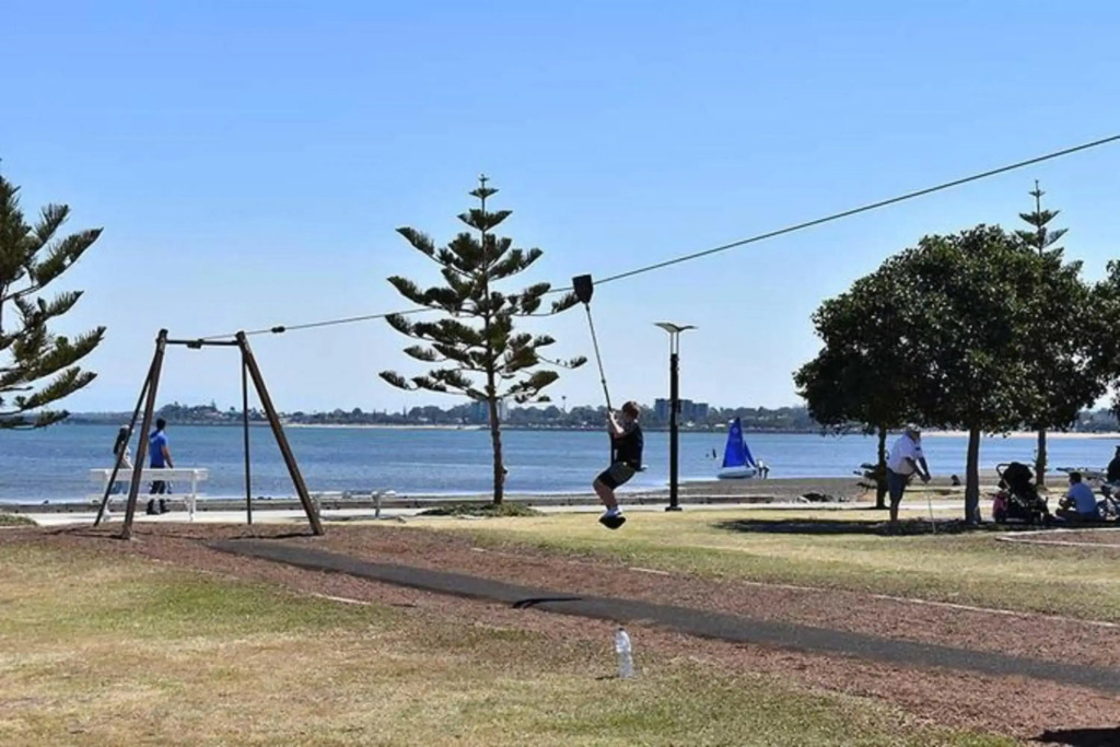 WOODY Pt - AMAZING 1970s SHARE HOUSE BY THE SEA-4 rooms available