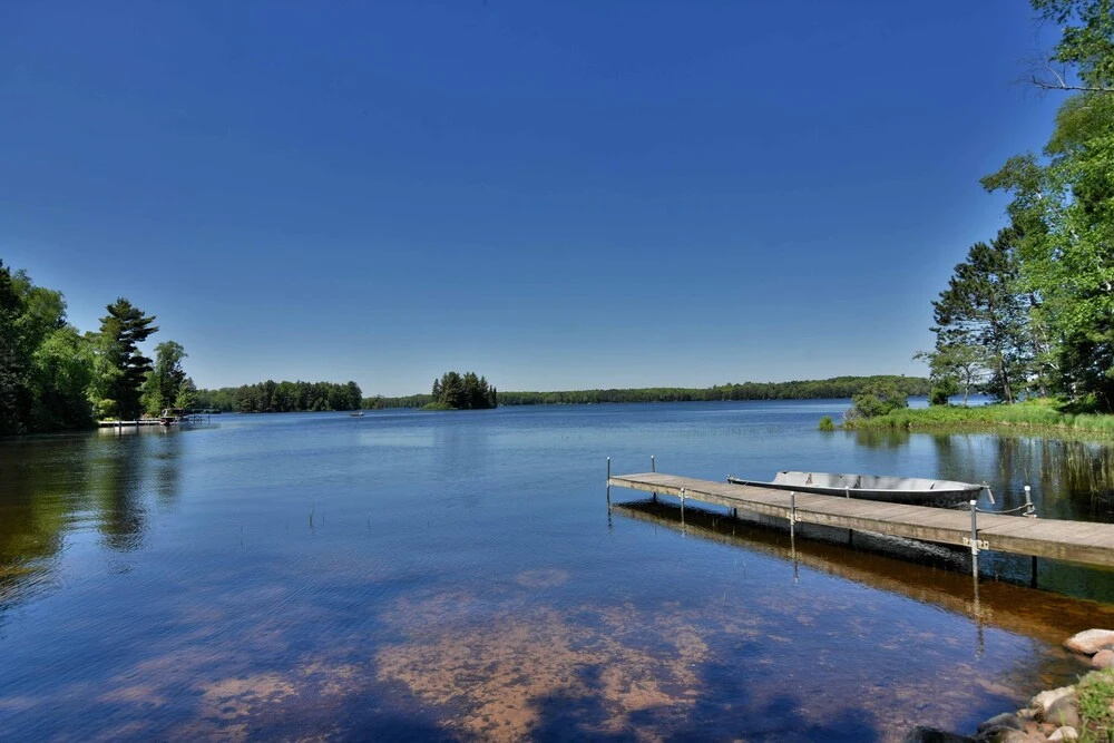 Butler's Bay Teal Lake 4 Bedroom Hotel Room by RedAwning