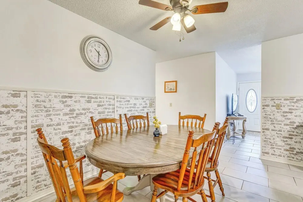 Updated Pensacola Getaway ~ 10 Mi to Beaches!