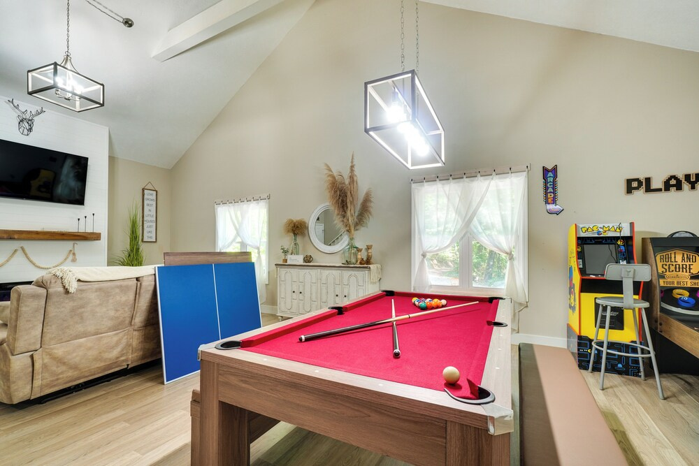 Sevierville Family Home w/ Hot Tub!