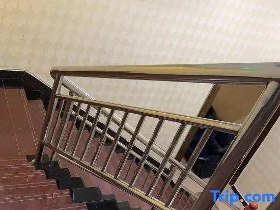 Xinfuhua Business Hotel