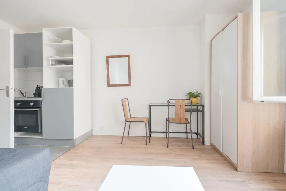 Studio With a Courtyard Place Gambetta