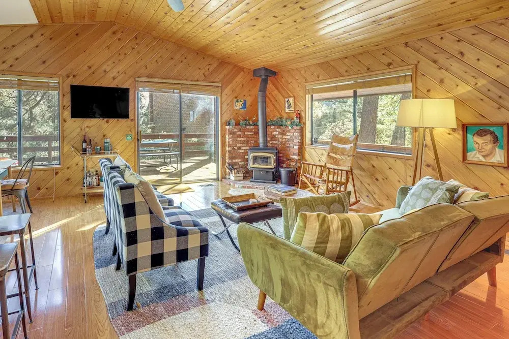 Idyllwild Cabin w/ Deck & Tahquitz Peak Views