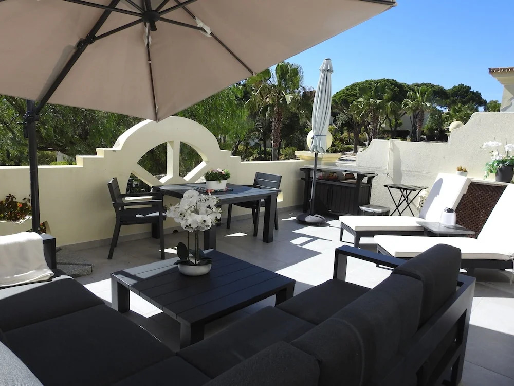 Beautiful 2-bed Villa in Quinta do Lago With Pool