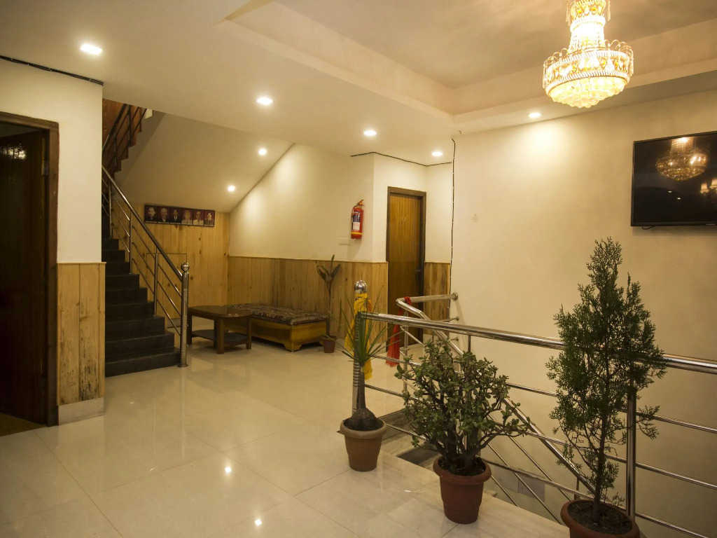 OYO 14341 Hotel Highland Vista