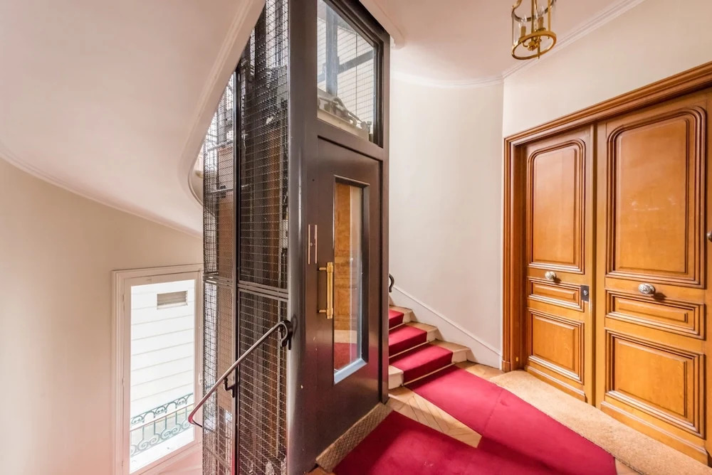 Four Saint Germain - Elegant Spacious 3 BDR Apartment in the Heart of Saint Germain