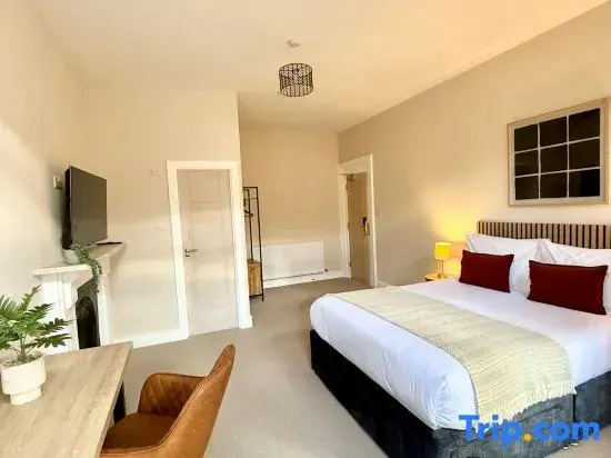 Seaside Escape with Double Bed & Balcony
