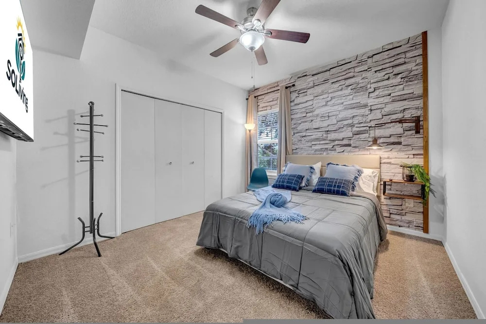 Vibrant 2BR 2BA w King Bed Pool Gym 11