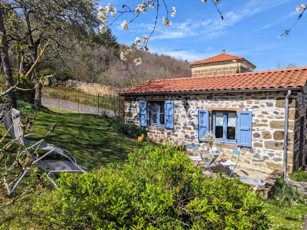 Cabane de Vigne en Auvergne pour Escapade Romantique - FR-1-582-74