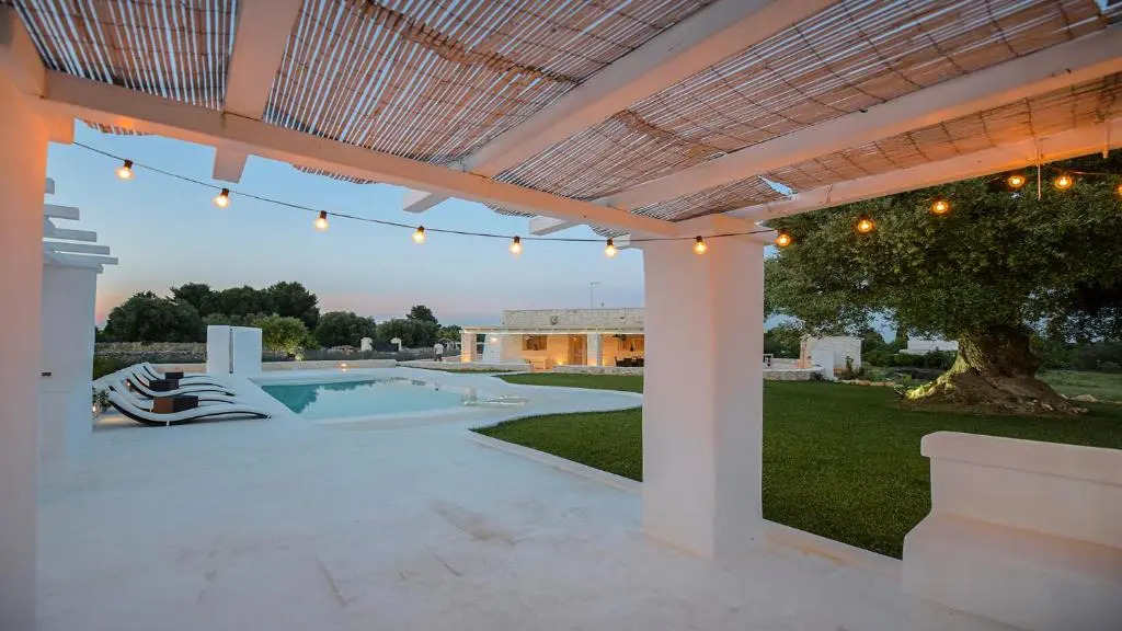 WHITE STONE HOUSE 6&1, Emma Villas