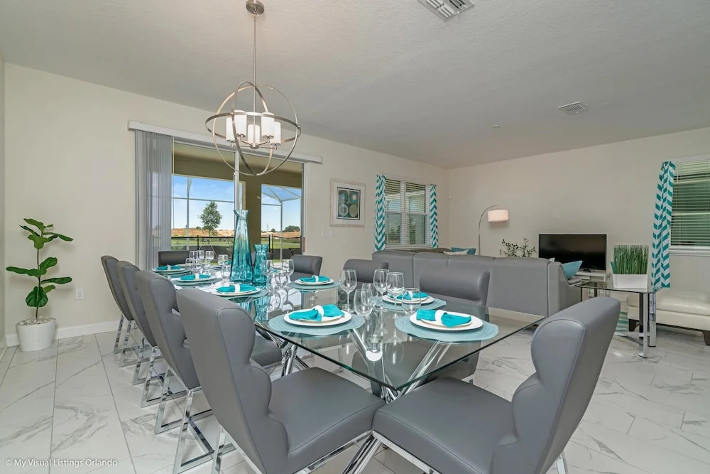 9 Bdrm5 Bathchampions Gate