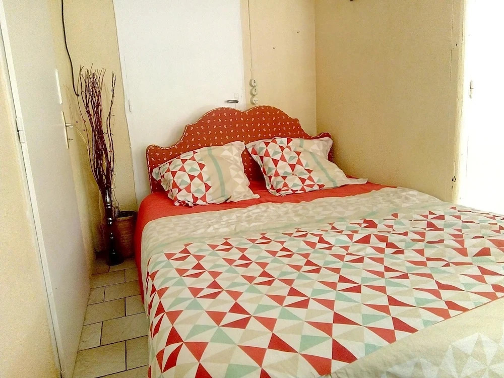 Studio in Bergerac, With Pool Access, Enclosed Garden and Wifi - 800 m
