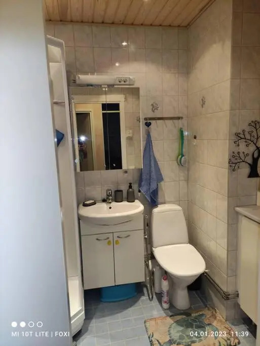 3 к. квартира теплая в 2 км от центра, есть лифт.