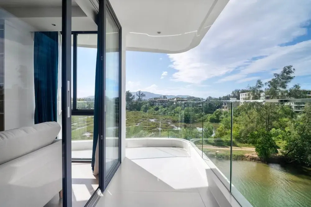 Premier 3-bedroom Apartment E333 Beachfront