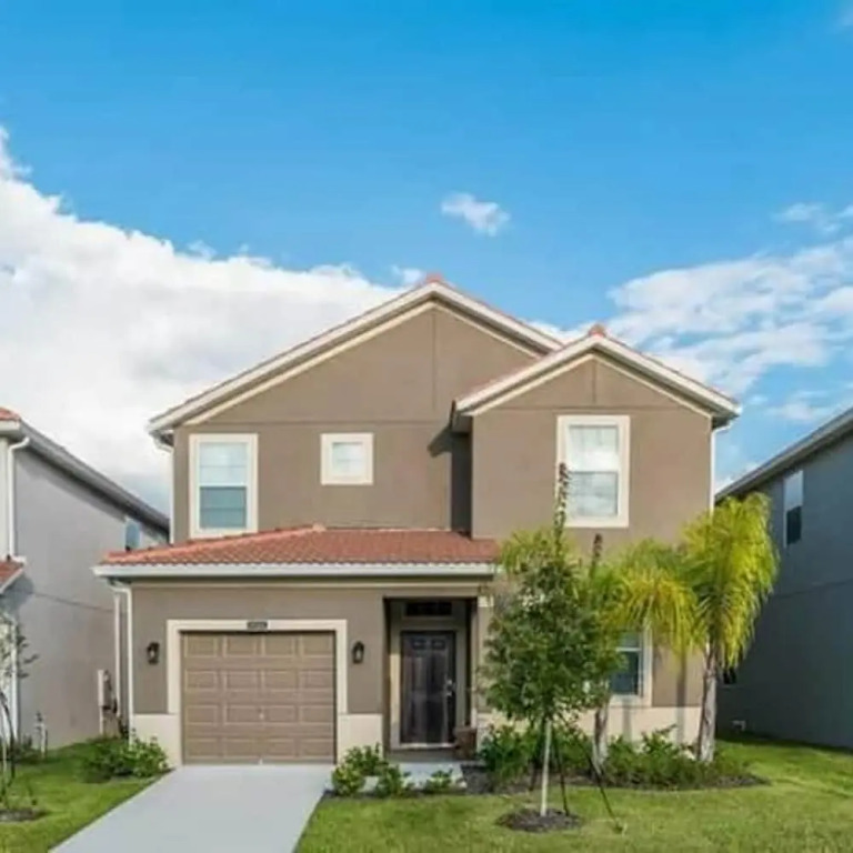 9004 Amazing 5BD With Pool