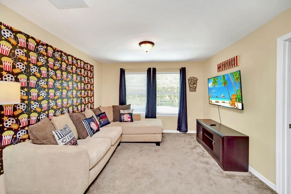 6BR Family Home w Private Pool BBQ Netflix