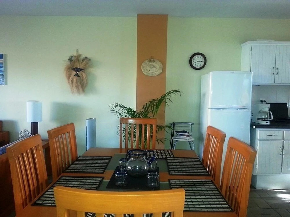 Condo Enrique by Villas HK28
