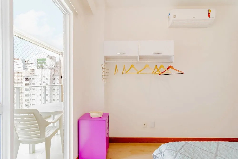 BR06 Quarto e Sala - 550m Praia da Barra