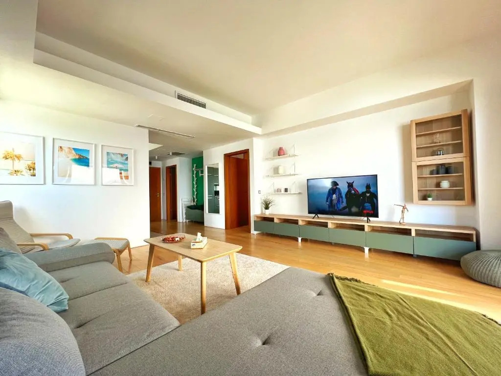 Luxury beachfront apt - quite area, 100 sqm
