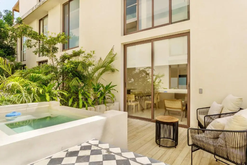 205 Perfect Location 3 bedrooms Apartment