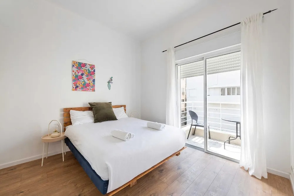 F33 by TLV2RENT