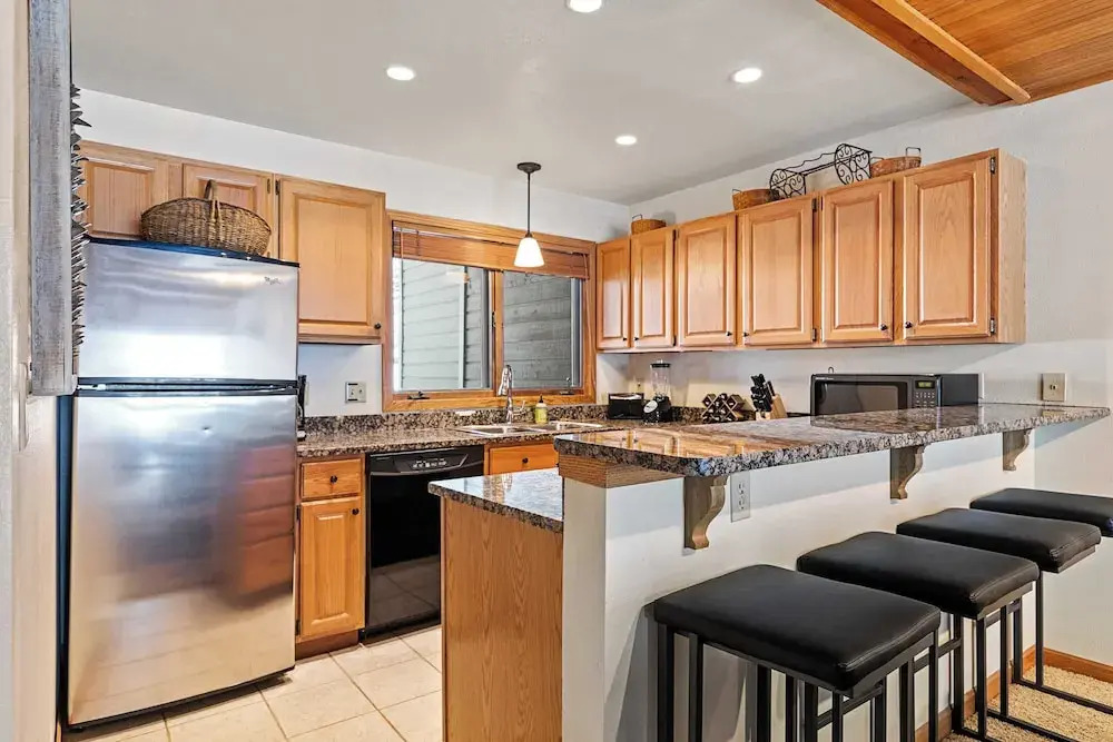 Riverside Condos A102 by Avantstay Condo Close To Downtown, Town Park & Ski Lift #8