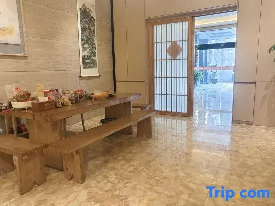 Yichun Xincirun Theme Hotel