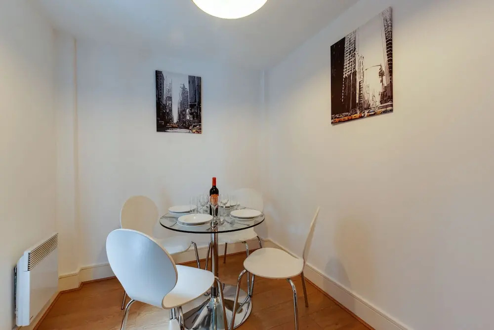 Base Serviced Apartments - Cumberland Apartments