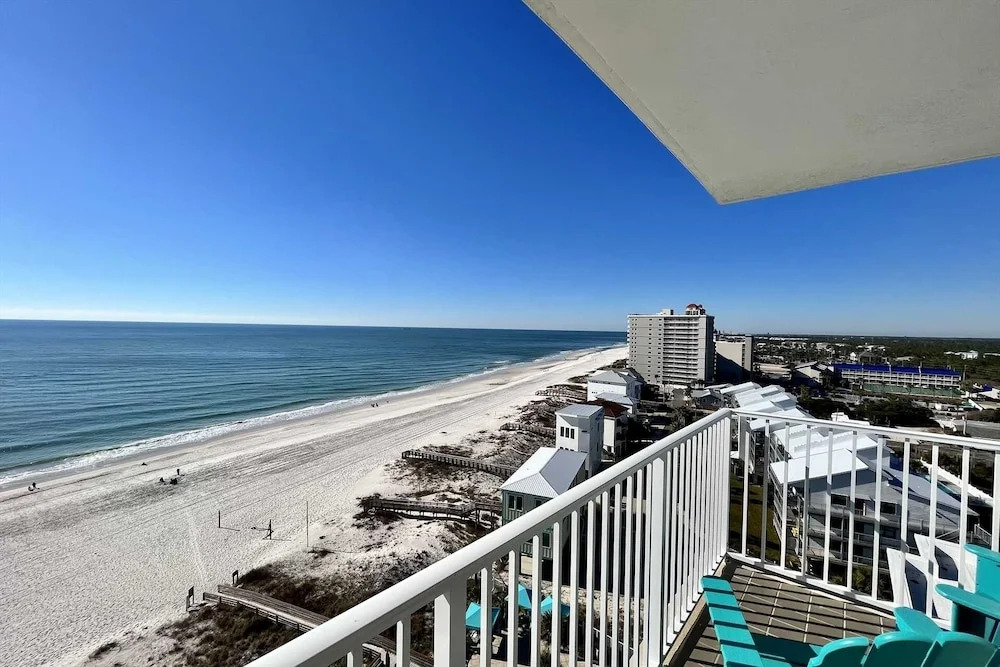 Shoalwater 1106 3 Bedroom Condo by RedAwning