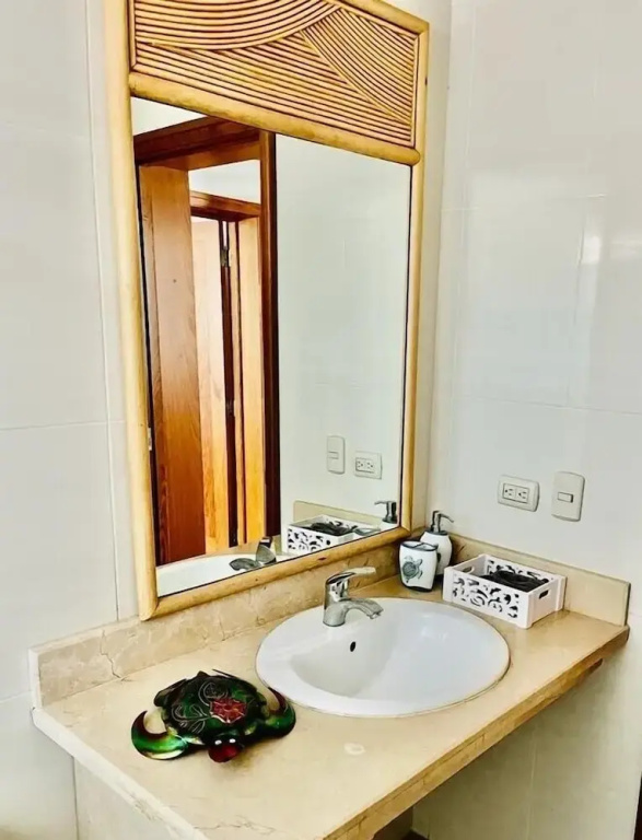 2 Minute Walk to Beach 1bdrm Condo with Pool