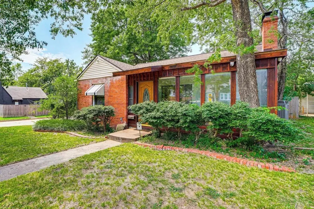 Tulsa Cottage w/ Hot Tub: 4 Mi to Downtown