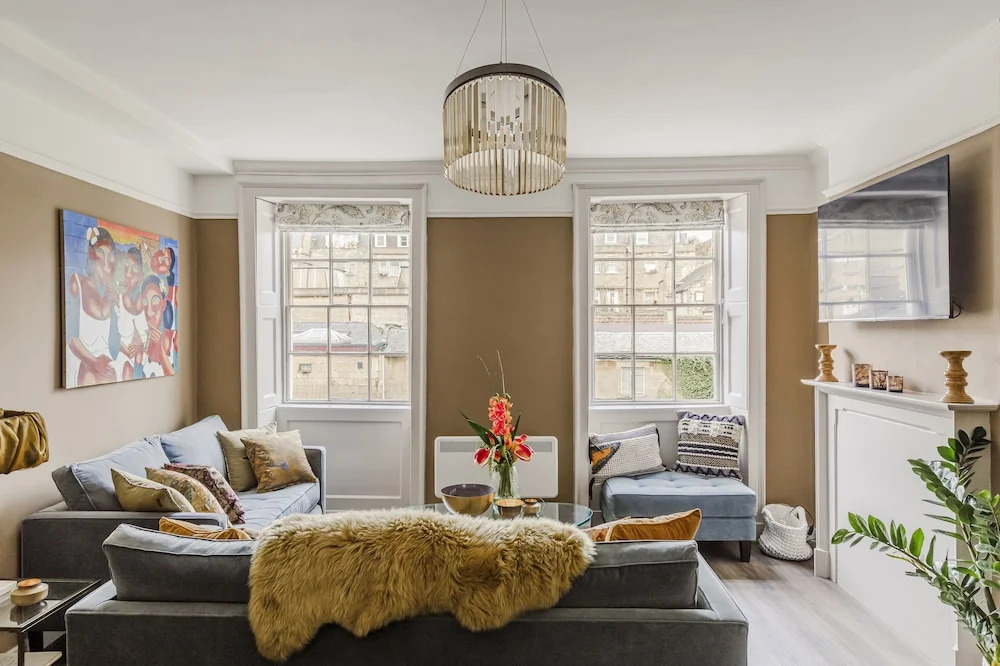 Impeccable 4-bed Apartment in Bath