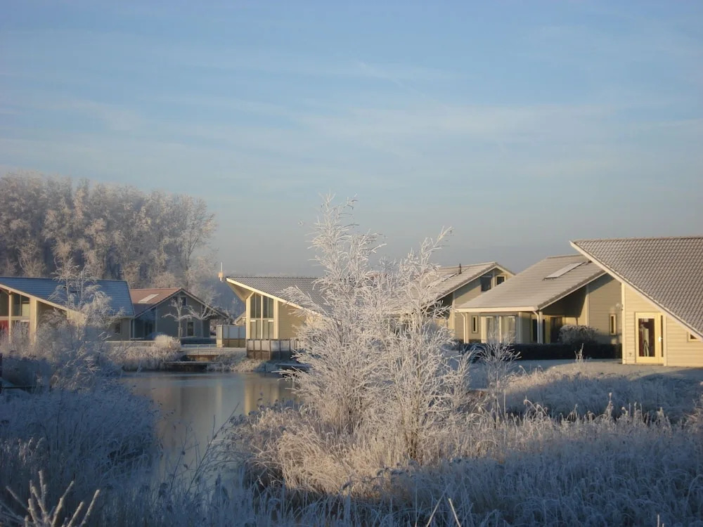 Comfortable villa with a dishwasher, at the Veerse Meer