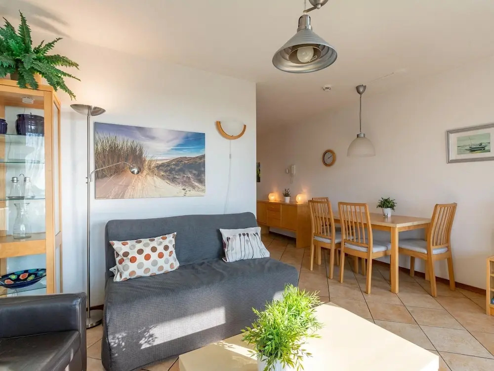 Holiday Apartment Opposite the Beach