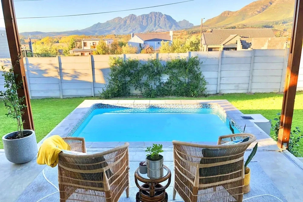 Cape Winelands Mountain View Getaway