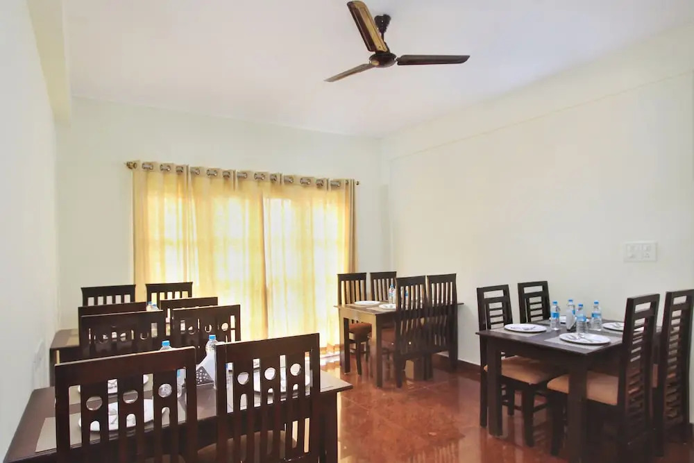 OYO 9748 Hotel Girgaon Palace