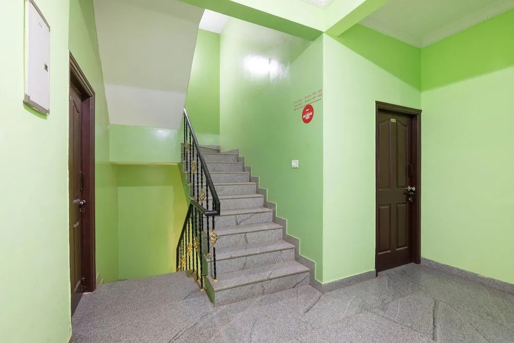 OYO 10242 Hotel Shelton Suites