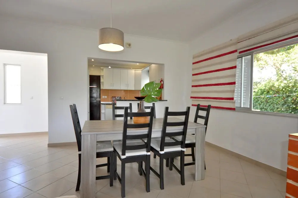 Delightful Single-storey Villa, Private Pool, Free air Conditioning and Wifi