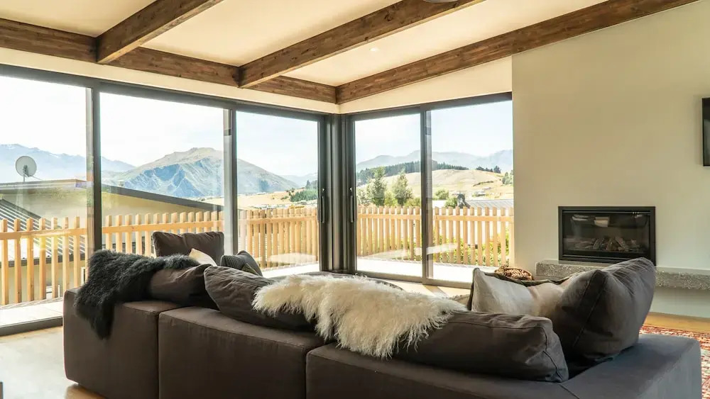 Farrant Drive - Sleeps 8 - Lake & mountain views - Modern & Stylish