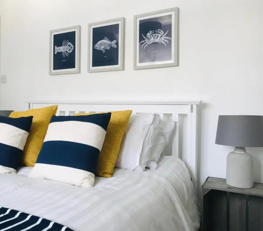 DARTMOUTH TOWN CENTER and PRIVATE PARKING - TWO SUPER STYLISH DUPLEX APARTMENTS - With Connecting Door For Larger Groups!!!