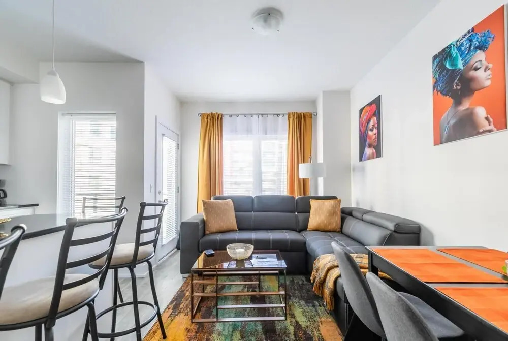 4BR 3BA Townhouse on Lake Ontario Free Parking Gym 4