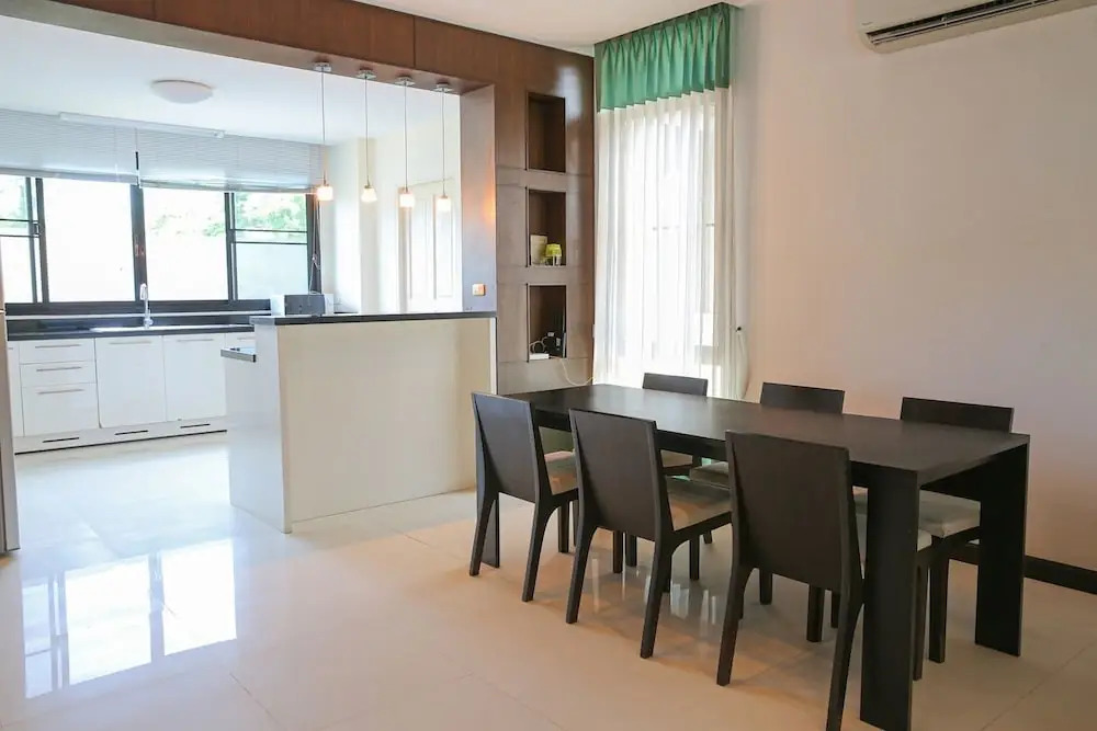 4 Br Private Villa in V49 Pattaya w/ Village Pool