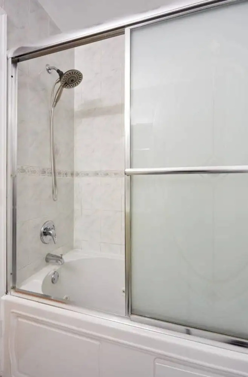 Huge Modern Home 20 mins to NYC