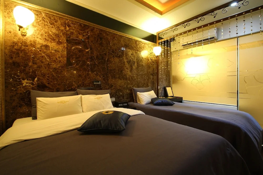 S Hotel