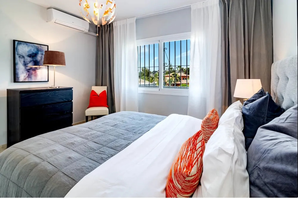 AS10-Apartment Aloha Sur-Roomservice