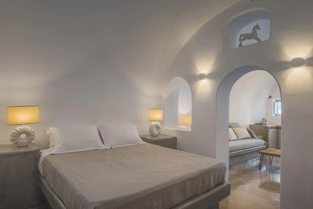 AQUA SERENITY LUXURY SUITES SANTORINI