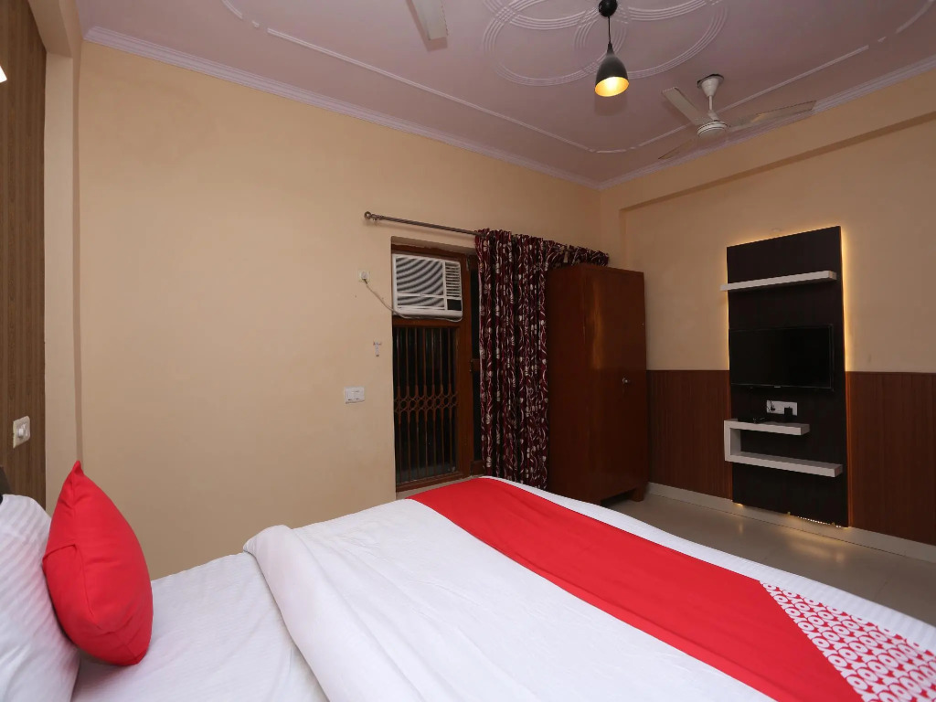 OYO 28264 Chirag House